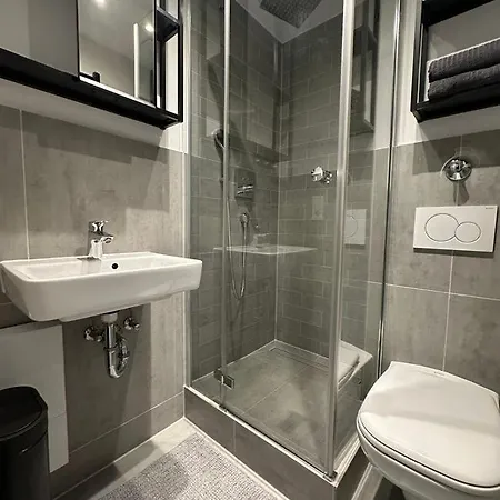 Metropolitan Apartment *