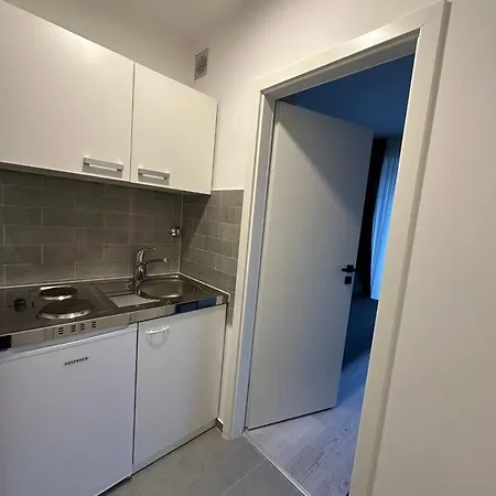Metropolitan Apartment *